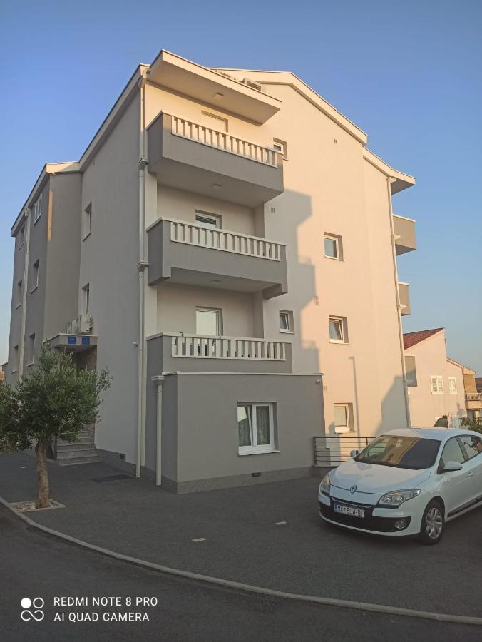 Apartments Villa Nova With Pool Макарска Экстерьер фото